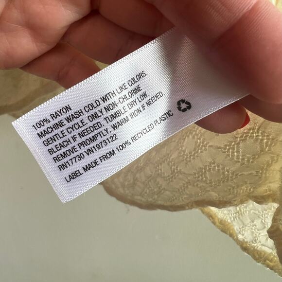 Universal Thread boho ruffle cream blouse Size small - Picture 4 of 6